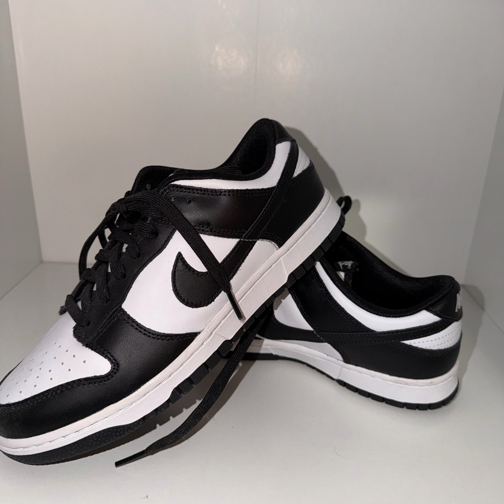 Nike Men's Classic Black and White Sneakers